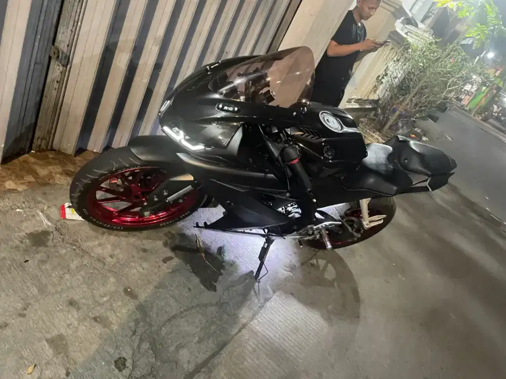 R15 v3 hitam 2018