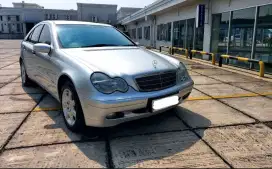 Mercedes-Benz C200 AT(Tangan Pertama, Jok Kain Original, Buku Lengkap