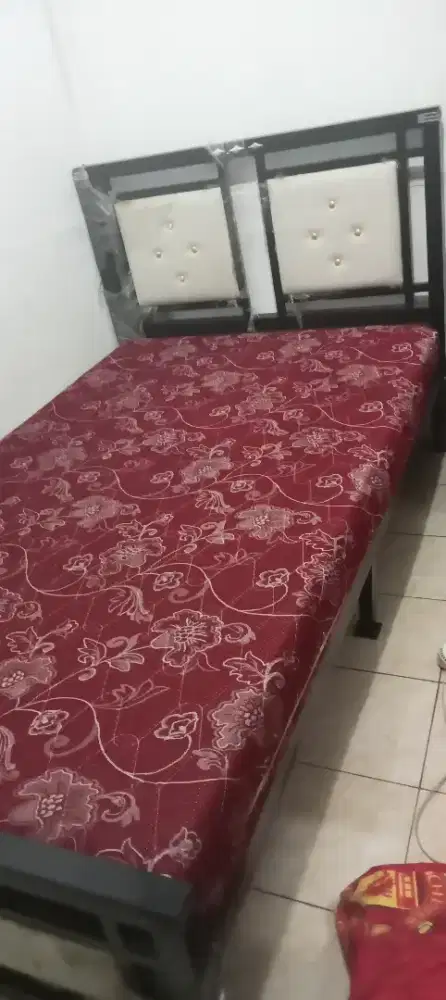 Kasur ukuran 3 dan ranjangnya