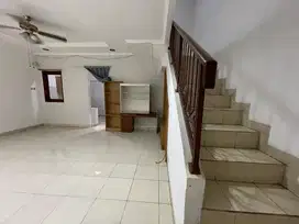 Dijual Rumah 2 Lantai di Sunter Mediterania – 4KT, Hadap Timur
