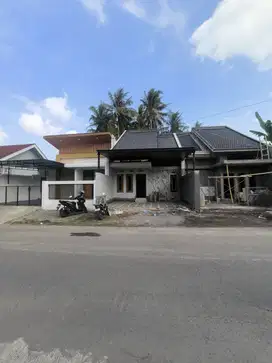 DIJUAL RUMAH SIAP HUNI DI UTARA PASAR GODEAN