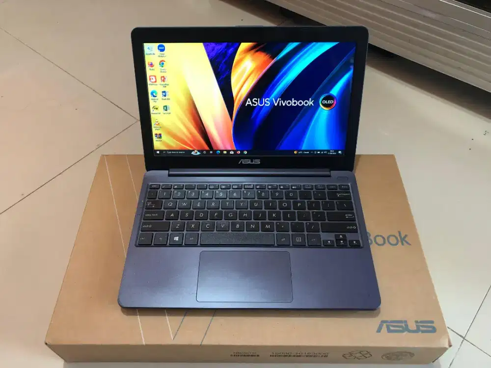 ASUS E203M FULLSET MULUS SUDAH SSD