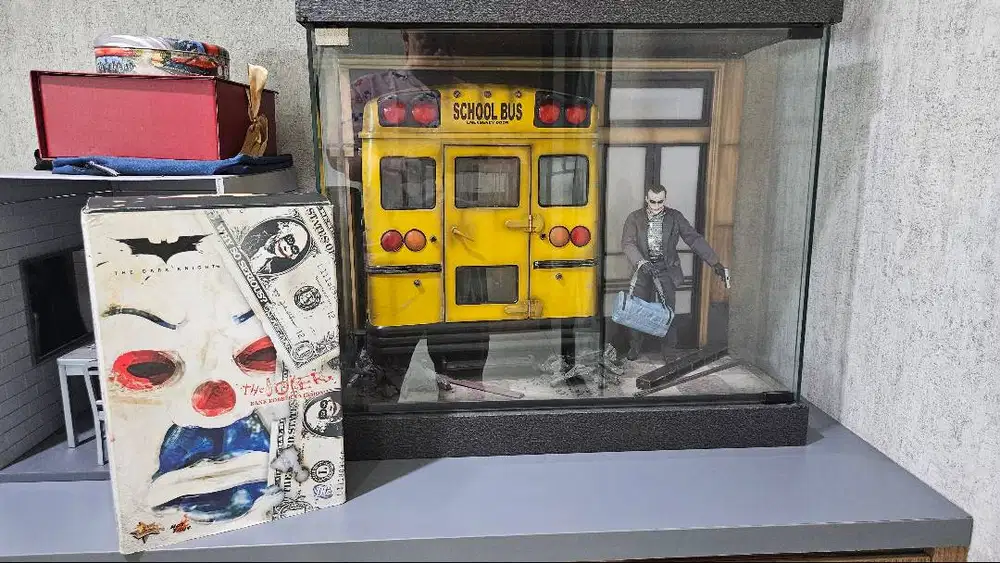 ht joker robber bank with diorama