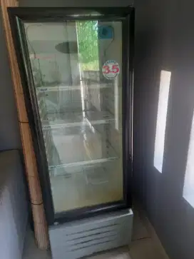 Di jual showcase