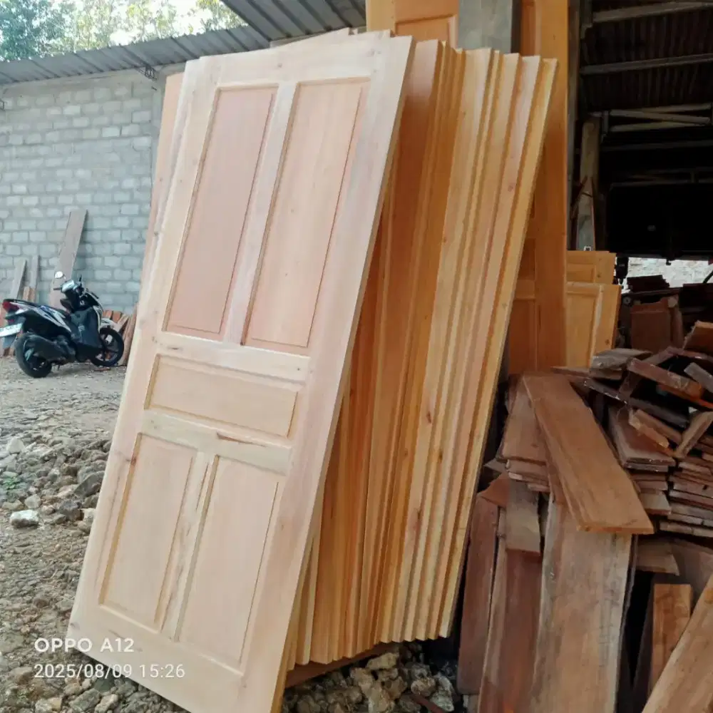 Kusen set pintu baru