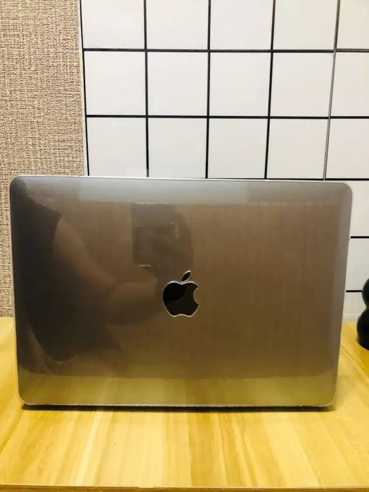 MACBOOK RETINA 2017 8/256 LAYAR BERGARIS
