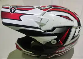 Helm Cross Cargloss