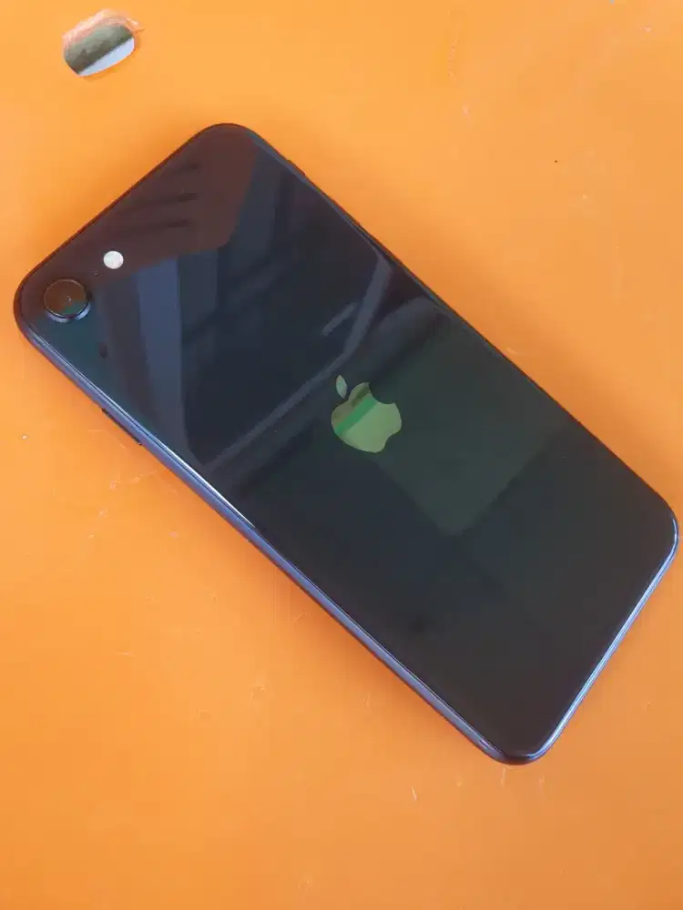 Jual Iphone SE 64 gb gen 2 black, (Nego tipis)