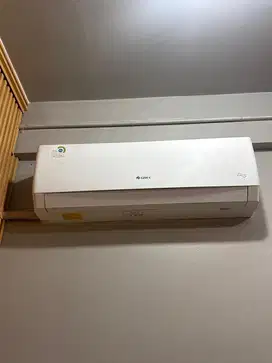 AC GREE 2 PK INVERTER LIKE NEW