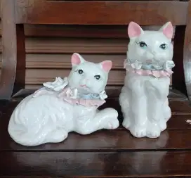 Pajangan motif Kucing bahan porselen lawas