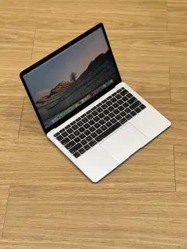 MacBook Air 2018 , 13 inch , 16/512