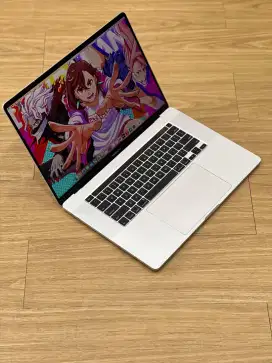 MacBook Pro 2019 , 16 inch , 16/512