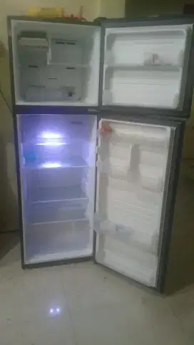 Kulkas Sharp 2pintu ukurang 256L