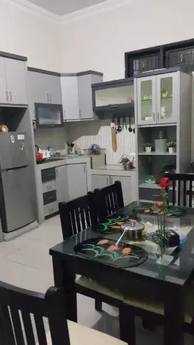 Dijual Rumah + Kost di Kendangsari