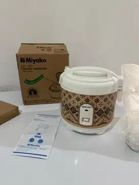 MAGIC COM RICE COOKER MIYAKO 0.63L BARU