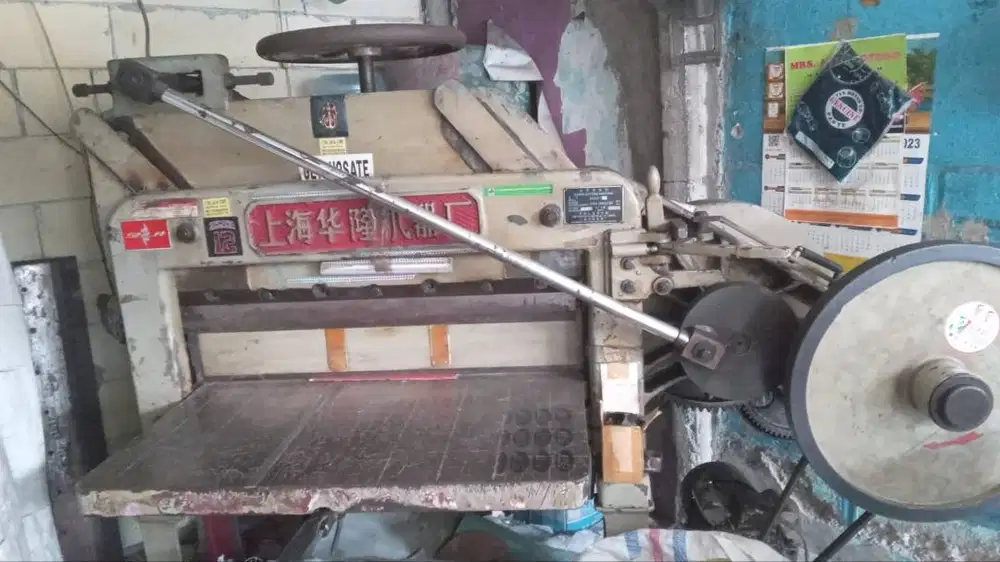 Dijual Cepat mesin potong kertas DQ DQQ