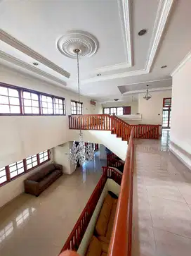 PONDOK INDAH RUMAH HOMIE 470 M2 DG SWIMMING POOL GANDARIA LEBAK BULUS