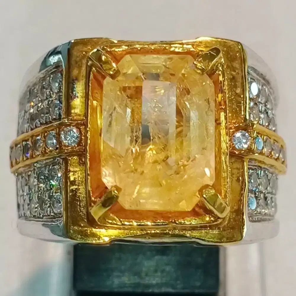 YELLOW SAPPHIRE CEYLON 6,51 CTS