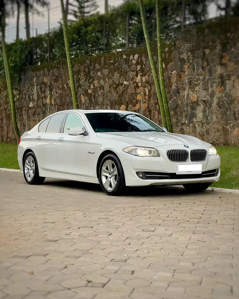 BMW F10 2010 Low KM !
