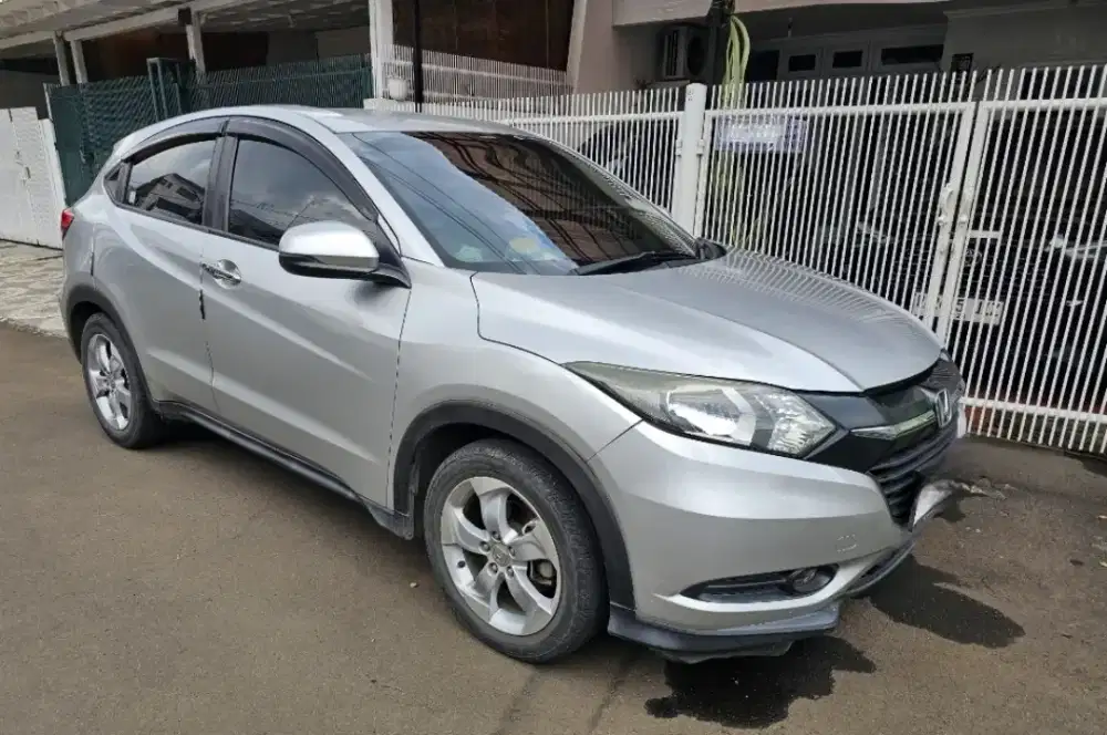 HRV E CVT, Silver Metalik, siap pakai Km rendah