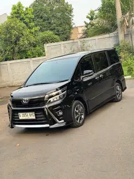 Toyota Voxy Hitam 2018 KM 23rb