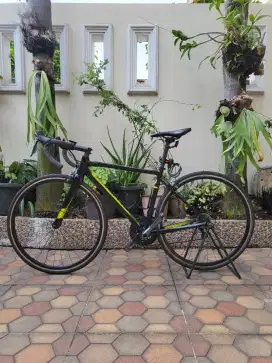 Sepeda balap Road bike Polygon Strattos S4 2020