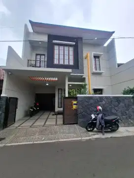JUAL RUMAH SIAP HUNI  FURNISHED DI RAWAMANGUN JAKARTA TIMUR