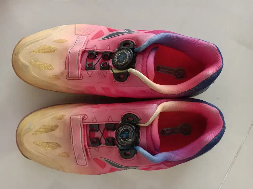 Sepatu bola  pria