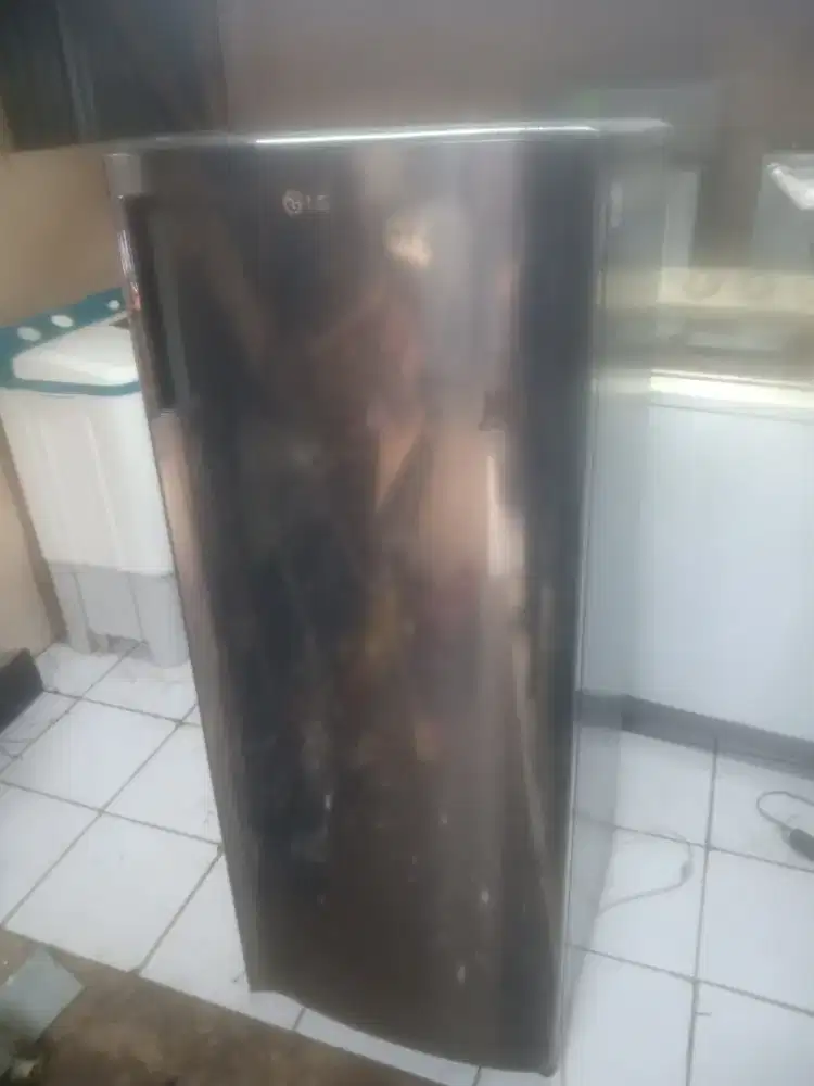 Di jual freezer rak 6 tahap merk LG