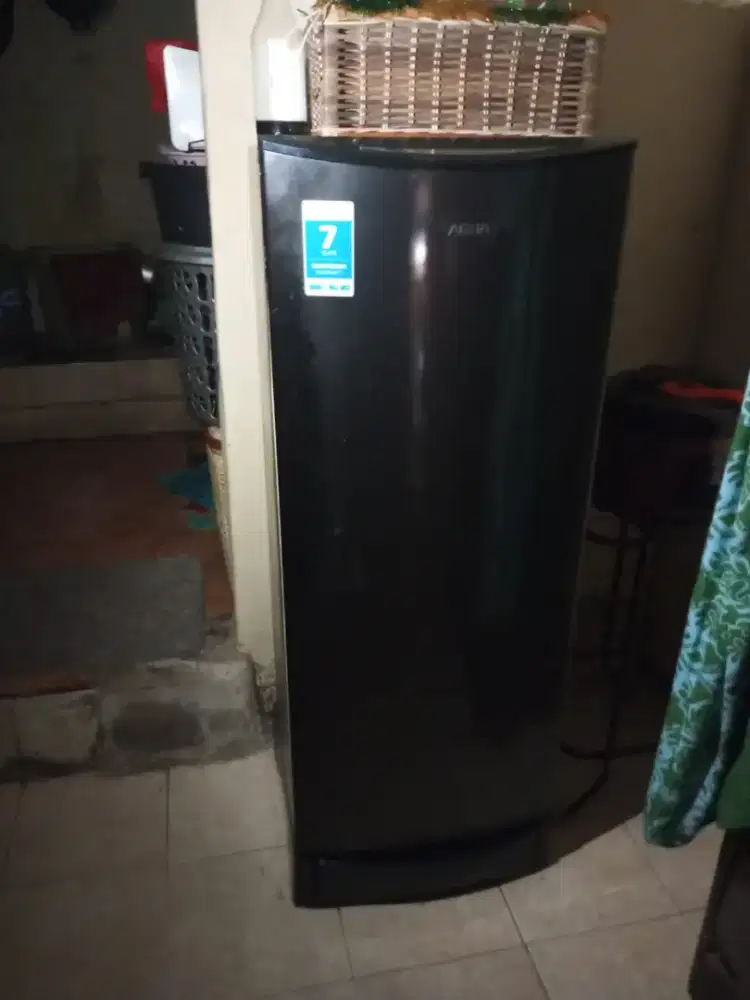 Kulkas AQUA Normal dingin Beku