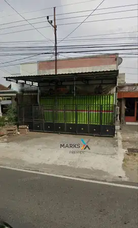 Dijual Rumah usaha dekat pasar Sumoroto di ponorogo