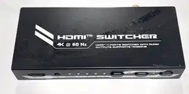 HDMI Switcher 4 Port dengan Output Audio, yang mendukung resolusi 4K @