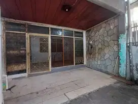 Dijual Murah Rumah Tua 2lt di Tanah Sereal Jembatan Lima