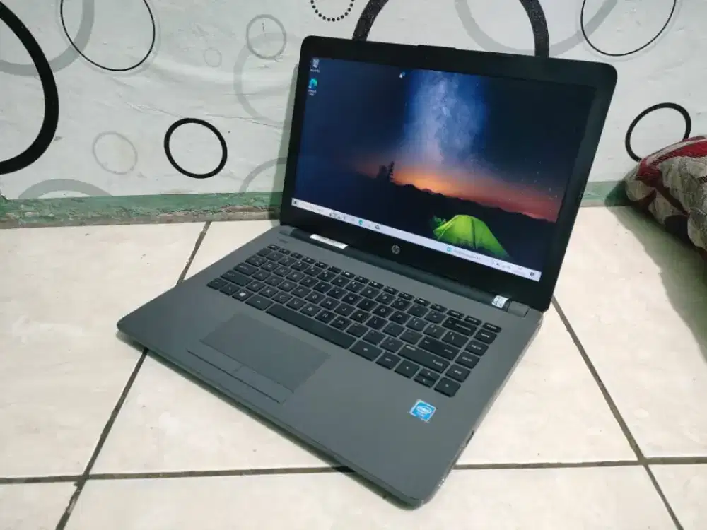 Di jual cepat aja Laptop HP 14- bs710TU  murah siap pake