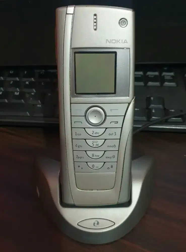 Nokia 9500 Communicator & Stand Charger DT-4. Koleksi Nokia Commie.