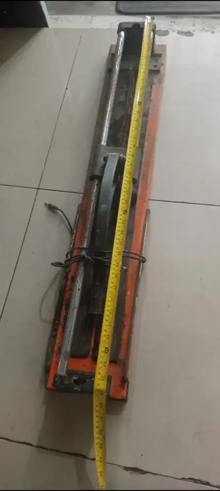 Potong keramik.geranit