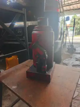 Dongkrak botol 30 ton