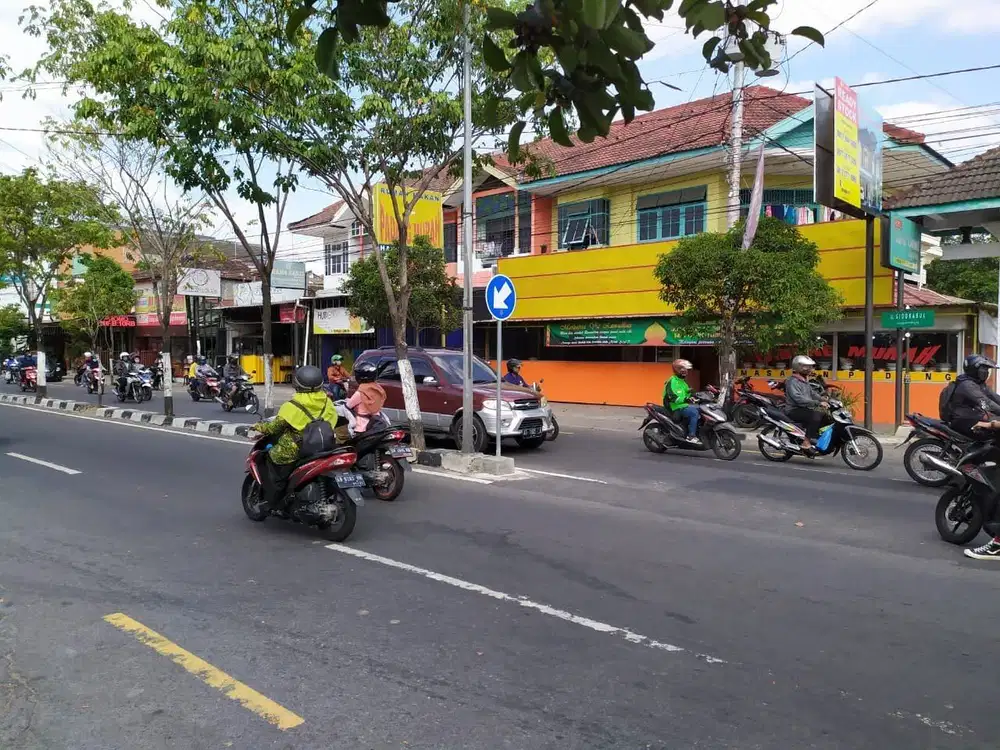 Ruko usaha pinggir jalan raya mentri supeno umbulharjo