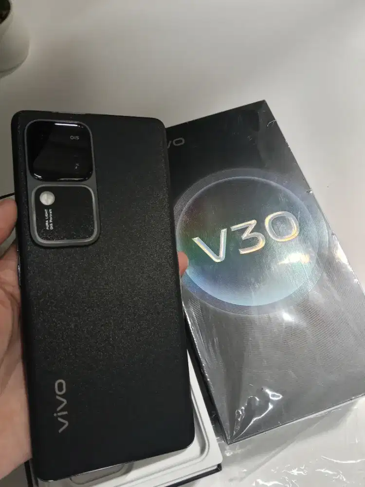 Vivo v30 5G 8/256gb