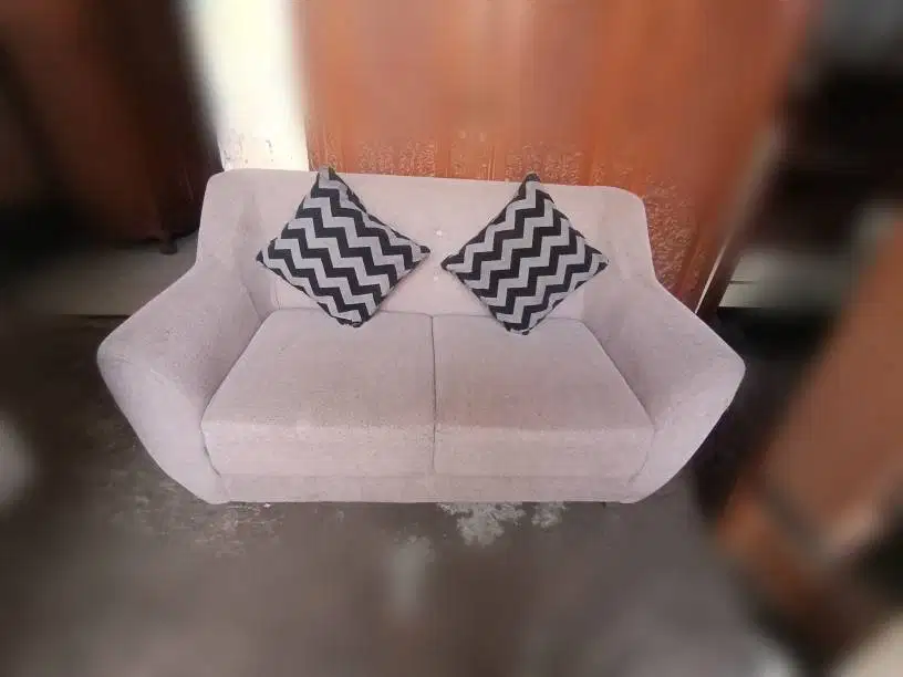 Sofa 2 Seater abu +2 bantal