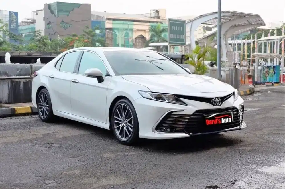 Toyota Camry V 2.5 Facelif Sunroof Like New
