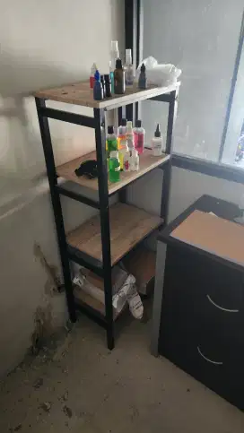 Lemari display kantor
