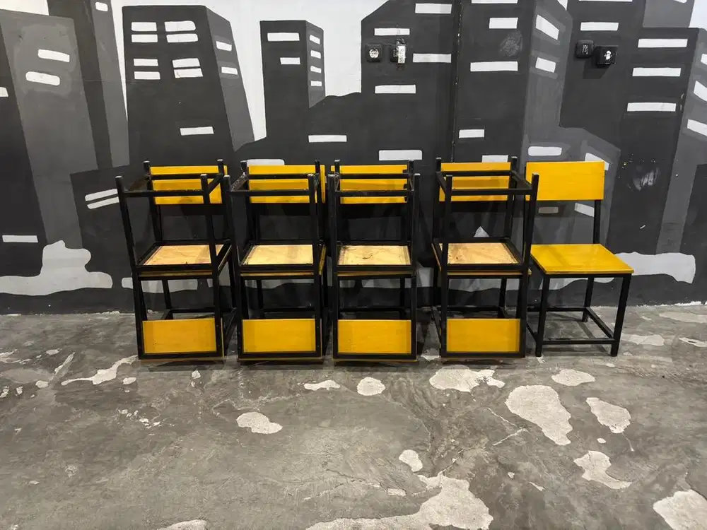 Kursi Kafe Bahan Kayu dan Besi