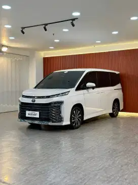 Toyota Voxy TSS CVT 2023