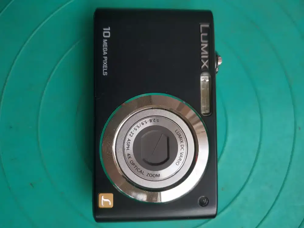 Kamera pocket Panasonic Lumix dan merk Sonny + kabel charger dan batre