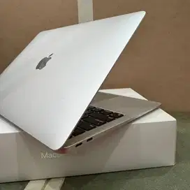 MacBook Air 13 inch M1 2020 8/256GB Fullset second iBox Silver