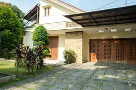 RUMAH 2 LANTAI LT.574 M2, LB.350 M2 FULL FURNISHED TINGGAL MASUK AJA