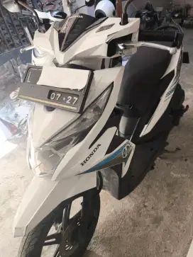 Honda Beat putih 2017