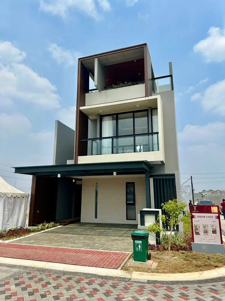 DIJUAL RUMAH MEWAH  3 LANTAI DI METLAND