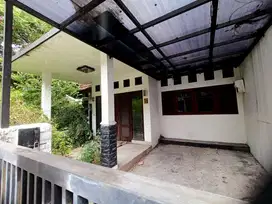 Dijual murah rumah kosong 2 lantai  perum bintaro